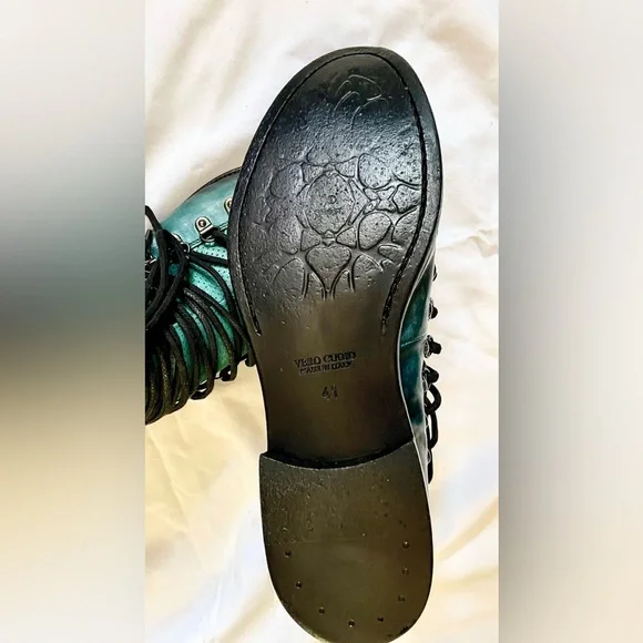 One pair unique Italian ankle boots, EU size 41. Leather upper and sole. - Picture 3 of 5